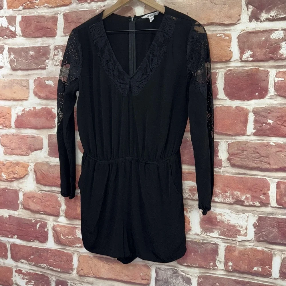 BB Dakota Shorts Romper Women's Medium Black Floral Lace Accent Pocketed Casual